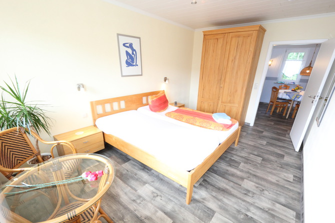 Ferienwohnung in K&uuml;hlungsborn - Ferienhaus zum Strand - Schlafzimmer 1, orthop&auml; dische Matratzen