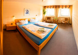 Ferienwohnung in K&uuml;hlungsborn - Ferienhaus zum Strand - Schlafzimmer 2, Betten in Komforth&ouml;he