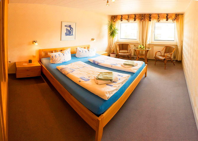 Ferienwohnung in K&uuml;hlungsborn - Ferienhaus zum Strand - Schlafzimmer 2, Betten in Komforth&ouml;he