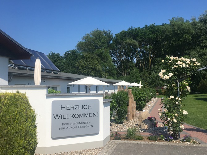 Ferienwohnung in K&auml;gsdorf - Meerblick - Aussenanlage mit den separaten Terrassen