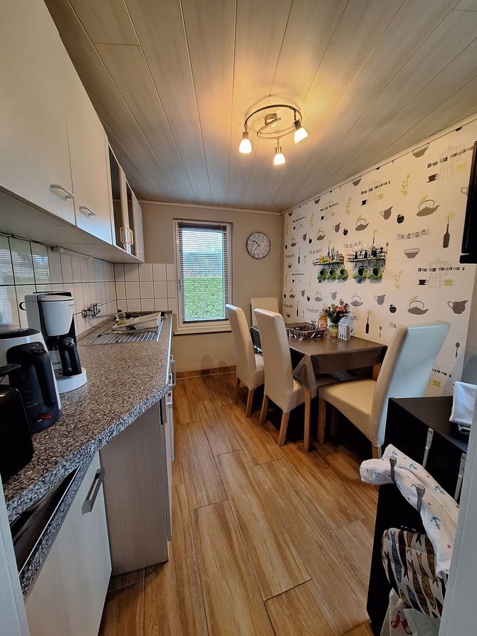 Ferienwohnung in B&ouml;rgerende - Bull - K&uuml;che: Tapete neu in 2024