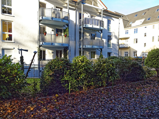 Ferienwohnung in Graal-M&uuml;ritz - Steinh&ouml;fel - Ansicht Waldseite