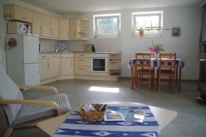 Ferienhaus in Diedrichshagen - Stolteraa - Waldweg 54 - Blick vom Wohnbereich auf die K&uuml;chenzeile