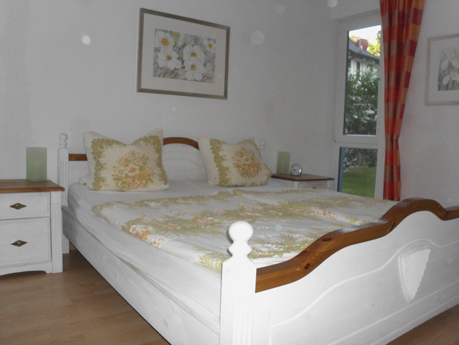 Ferienwohnung in Graal-M&uuml;ritz - Buntspecht - Das gro&szlig;e Elternschlafzimmer