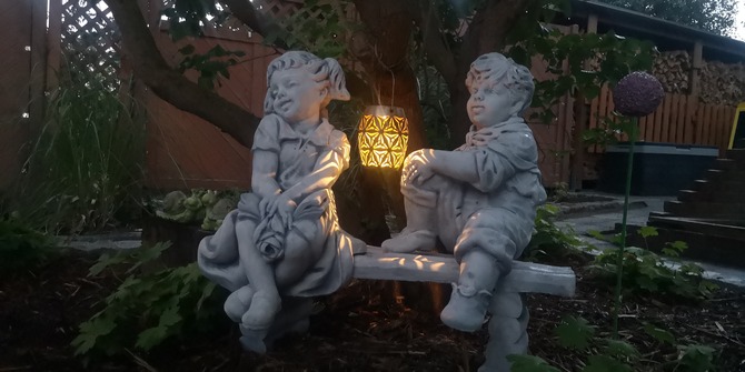 Ferienhaus in Putbus - M&auml;rchengarten H&auml;nsel und Gretel - Im M&auml;rchengarten bei Nacht