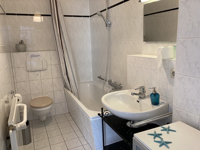 Ferienwohnung in K&uuml;hlungsborn - Strandstrasse-OstSeestern - Das Bad