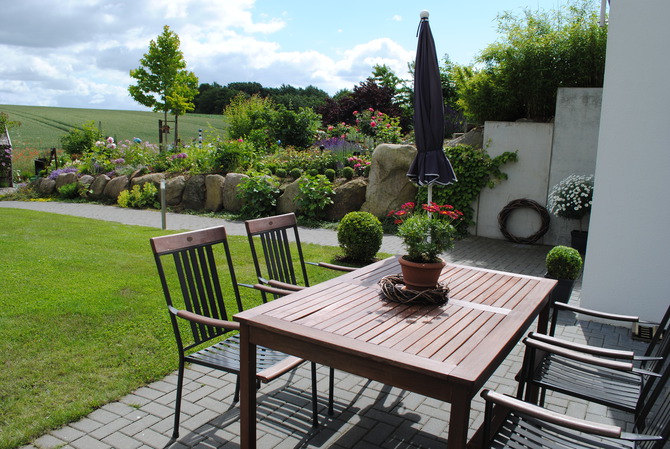 Ferienwohnung in D&ouml;hnsdorf - Haus am Steinwall - sonniger Fr&uuml;hst&uuml;cksplatz