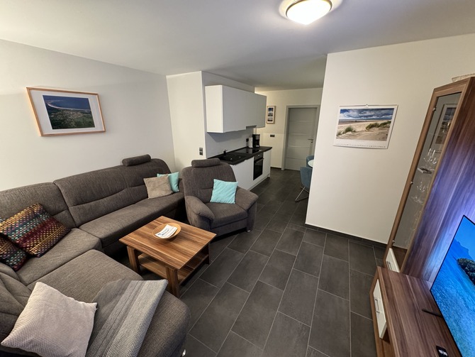 Ferienwohnung in Prerow - Haus zur See - WG Gruzdz - Wohnzimmer mit Blick auf die K&uuml;che