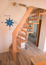 Ferienwohnung in Niendorf/Ostsee - Haus Edda FeWo Kr&auml;hennest - Raumspartreppe in die offene Maisonette