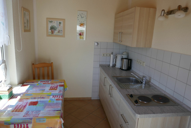 Ferienhaus in Loissin - Regina - Ferienhaus Loissin K&uuml;che mit Essbereich