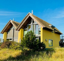 Ostsee - Reetdachhaus Nr. 8 "Sonne und mehr" - mit Ladem&ouml;glichkeit im Strand Resort