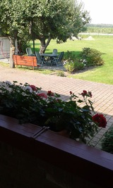 Ferienwohnung in Steinhagen - Henk - Sitzecke unter alten Apfelb&auml;umen