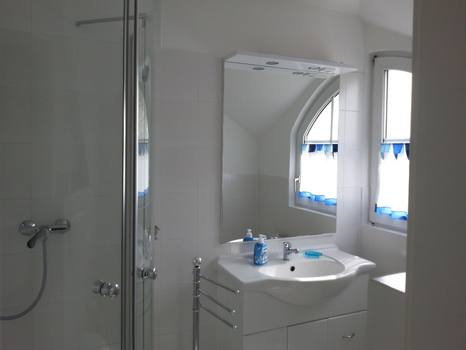 Ferienwohnung in Born a. Dar&szlig; - Am Raad FeWo Kranich - Bad 1