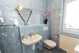 Ferienwohnung in K&uuml;hlungsborn - Ferienhaus zum Strand - Waschtisch, WC, F&ouml;hn