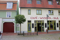 Schwalbennest am Caf&eacute; Wunder Bar
