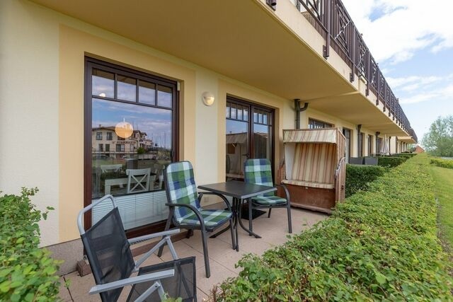 Ferienwohnung in K&uuml;hlungsborn - 9987- Urlaubstr&auml;ume Am Meer, WE 3.4 Strandkorb auf der Terrasse - Bild 2