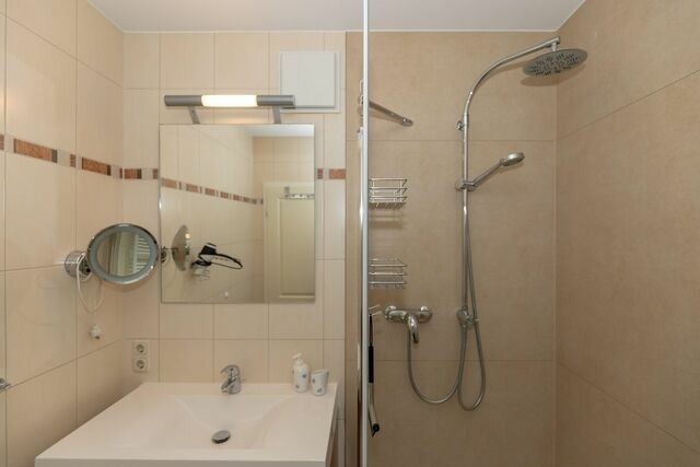 Ferienwohnung in K&uuml;hlungsborn - 9987- Urlaubstr&auml;ume Am Meer, WE 3.4 Strandkorb auf der Terrasse - Bild 10